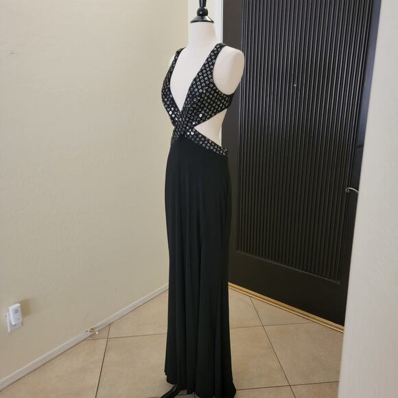 Mac Duggal 68166 Black Sequin Cut Out Cross High Slit Formal Evening Gown 8 - Picture 7 of 11